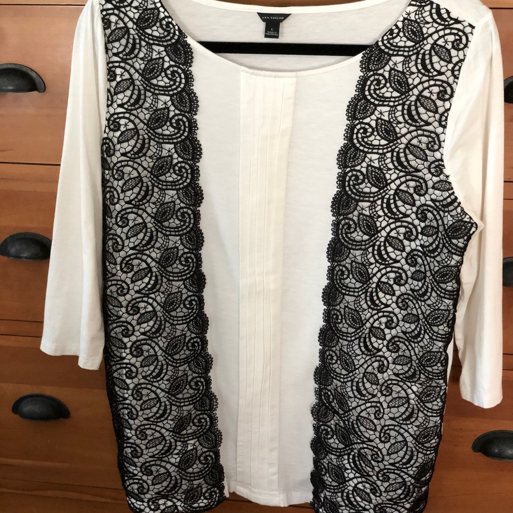 Ann Taylor 3/4 Sleeve Top w/Black Lace
